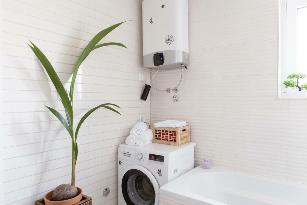 New Modern Apartment Near A Beach In Center スプリト エクステリア 写真